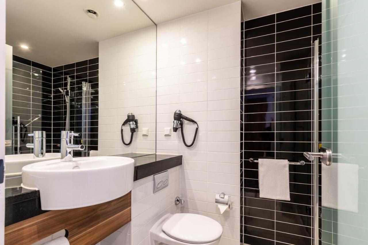 Premier Inn Frankfurt City Centre Frankfurt am Main ภายนอก รูปภาพ
