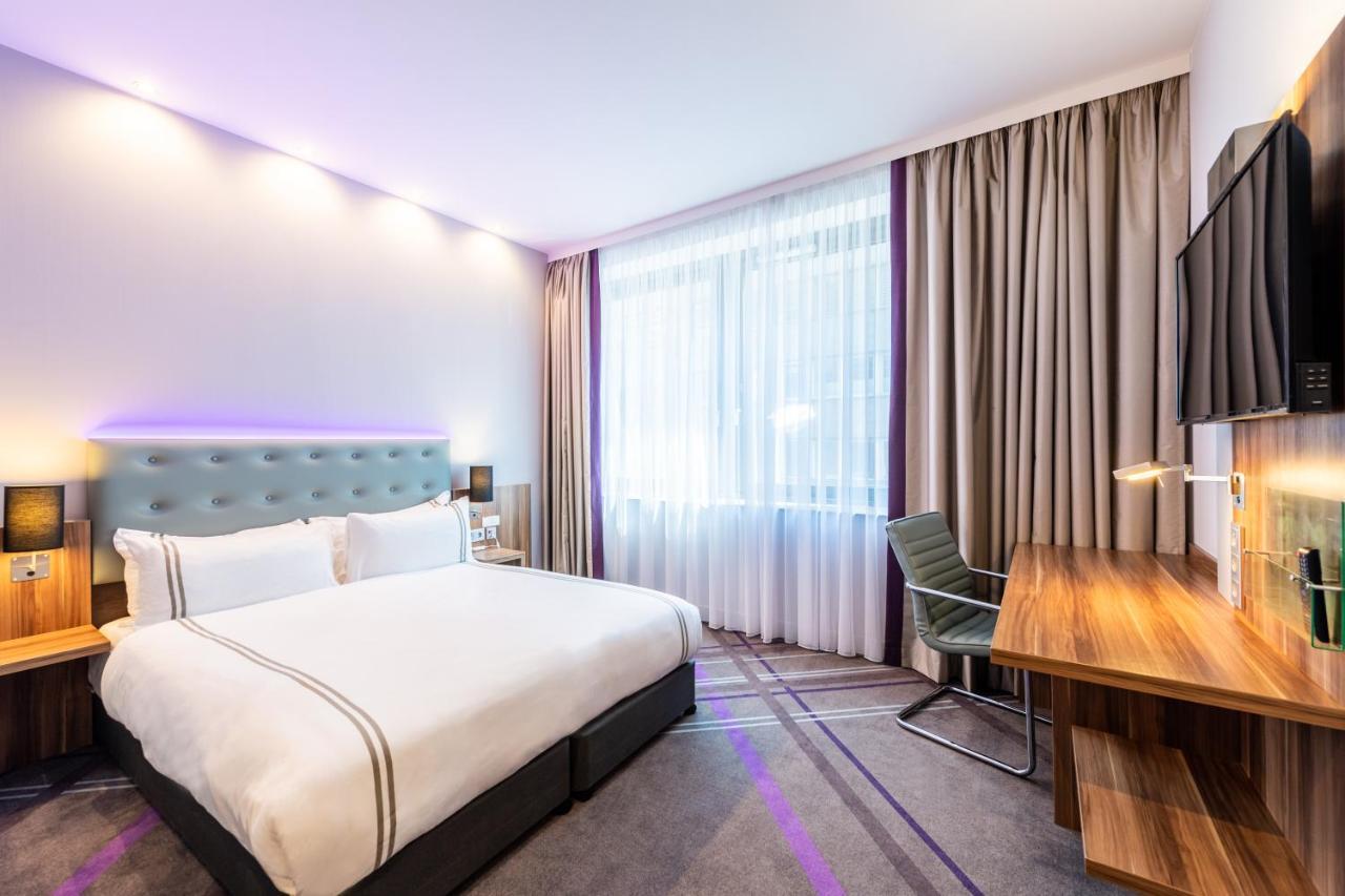 Premier Inn Frankfurt City Centre Frankfurt am Main ภายนอก รูปภาพ
